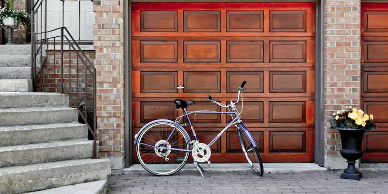 How do you know when to replace the garage door rollers?